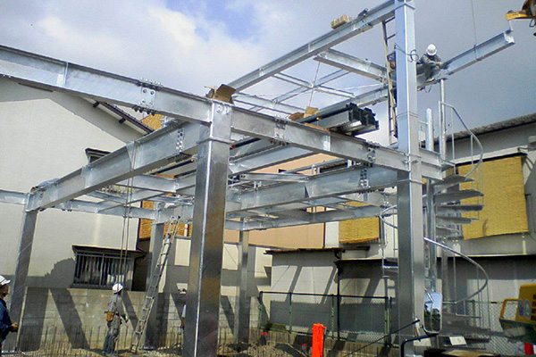 秋雨來(lái)臨長(zhǎng)春鋼結(jié)構(gòu)工程施工采取哪些防護(hù)措施